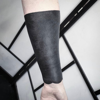 Blackout cover-up tattoo by Siarn Engels