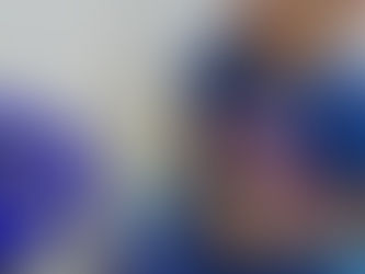 Aluno João Eduardo do Grupo 4, professora Mariane Goveia ensinando formas geométricas