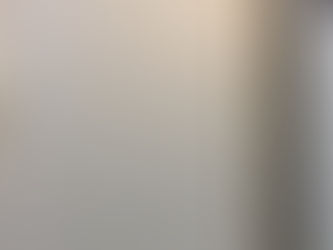 Aluna Maria Eduarda do 3° Ano A apresentando um brinquedo construído com materiais recicláveis