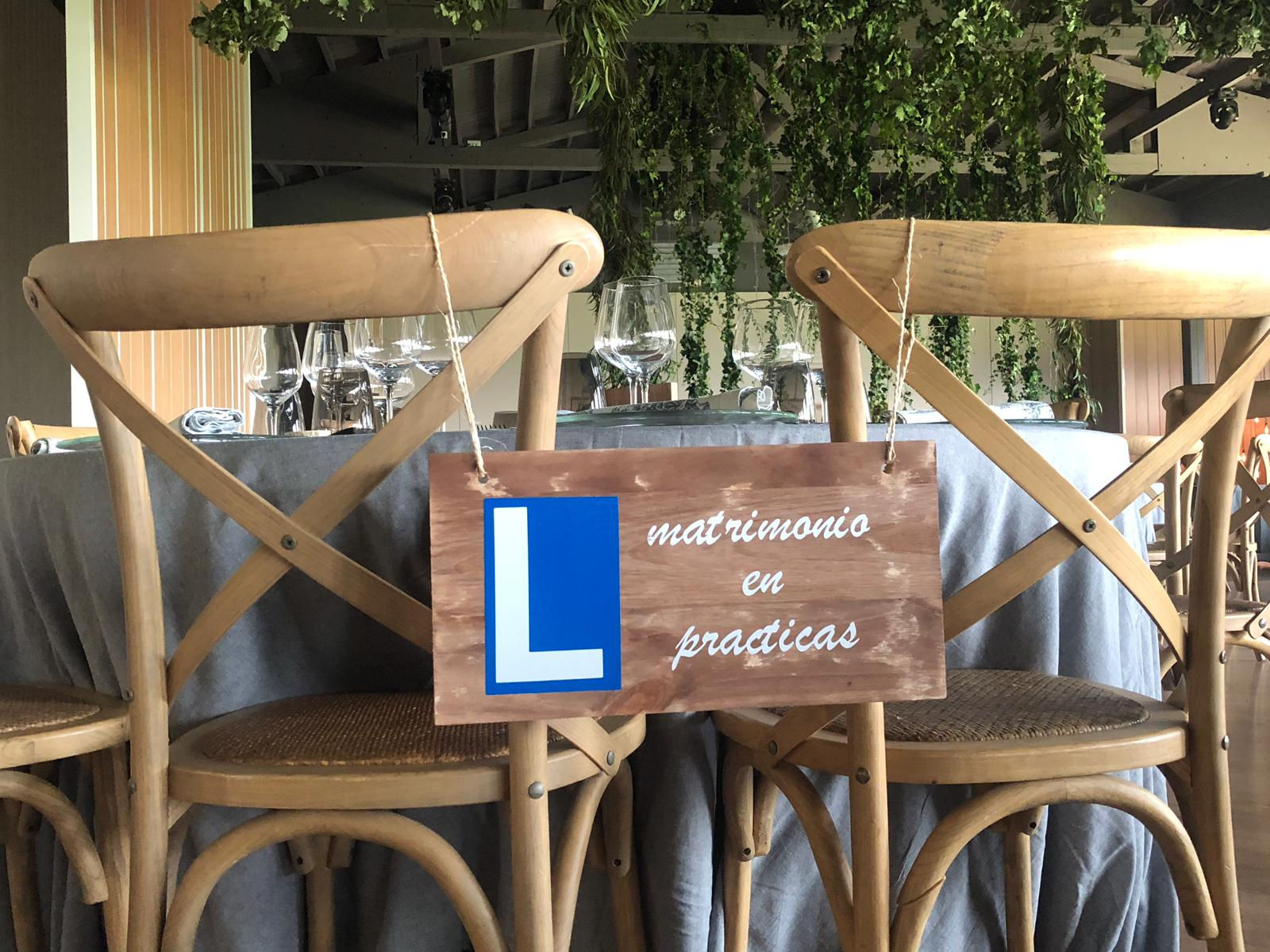 Cartel "Matrimonio en prácticas"