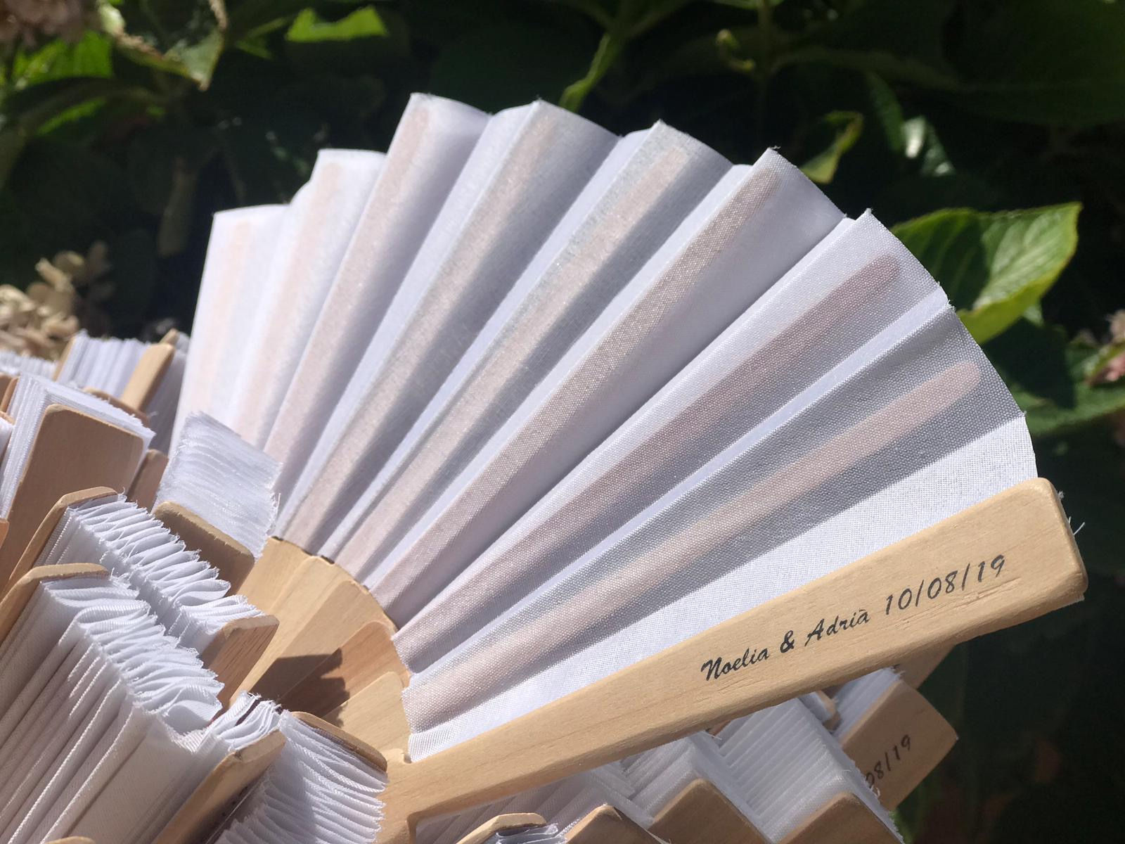 Personalización abanicos de madera