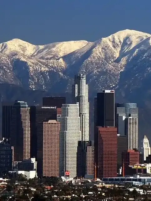 Los Angeles skyline and mountains, symbolizing Tiger Freight Logistics operations in California