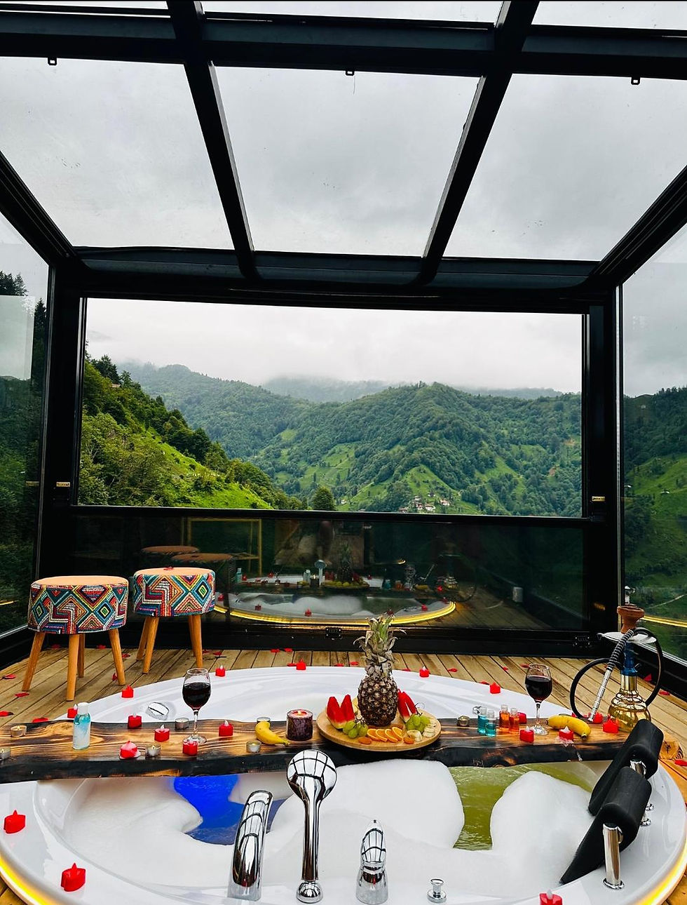 Thumbnail: Romantic bathtub with mountain view