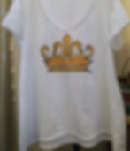 Thumbnail: T-shirt ζωγραφισμένο με χρυσή κορώνα