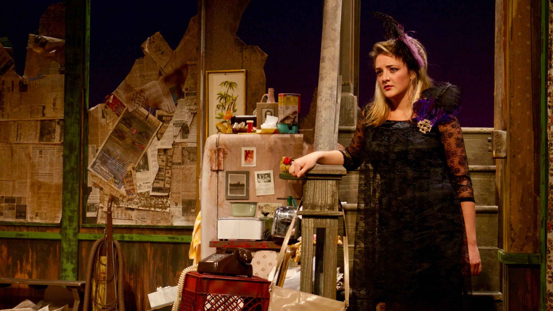 The Effect of Gamma Rays on Man-in-the-Moon Marigolds scenic design