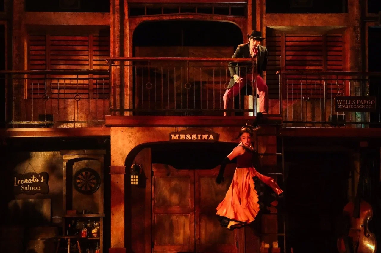 Courtyard-inspired New Swan stage with rustic arches and open-air playing levels.