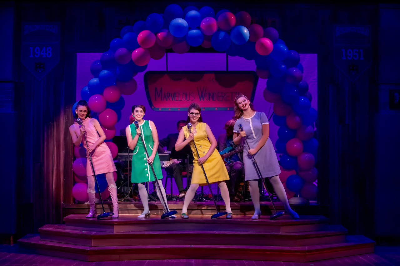The Marvelous Wonderettes: Dream On scenic design