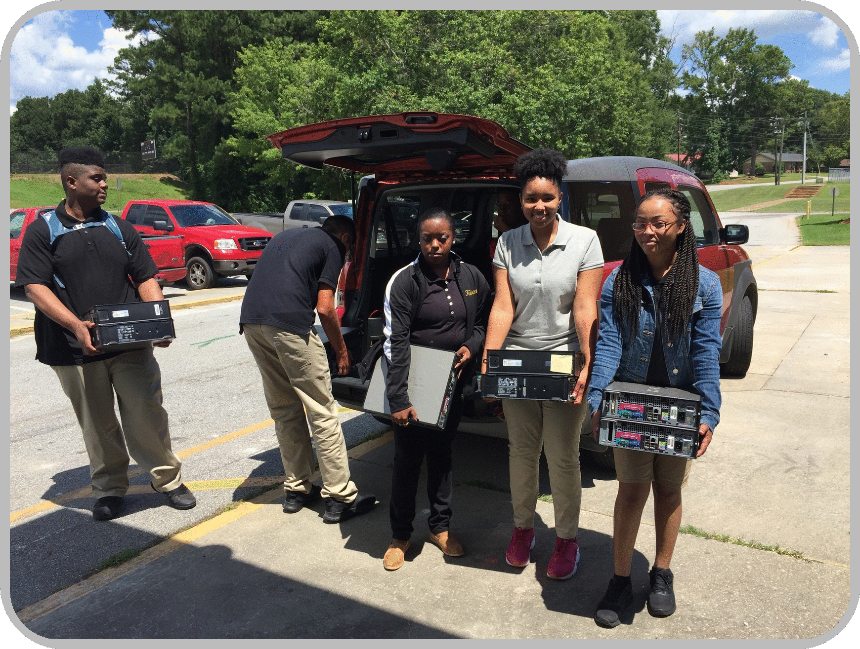 students with computers border.gif