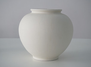 It's a Korean traditional moon jar. Use as a flower or as an ornament..jpg