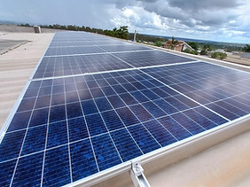 Somos especialistas em energia solar em Brasília, DF. Melhor custo benefício. Dimensionamento preciso. Projeto e execução profissional. Equipamentos de qualidade. Tecnologia MLPE (microinversor).