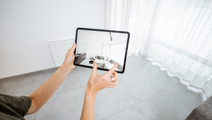 The Difference Between Virtual Reality (VR) and Augmented Reality (AR)