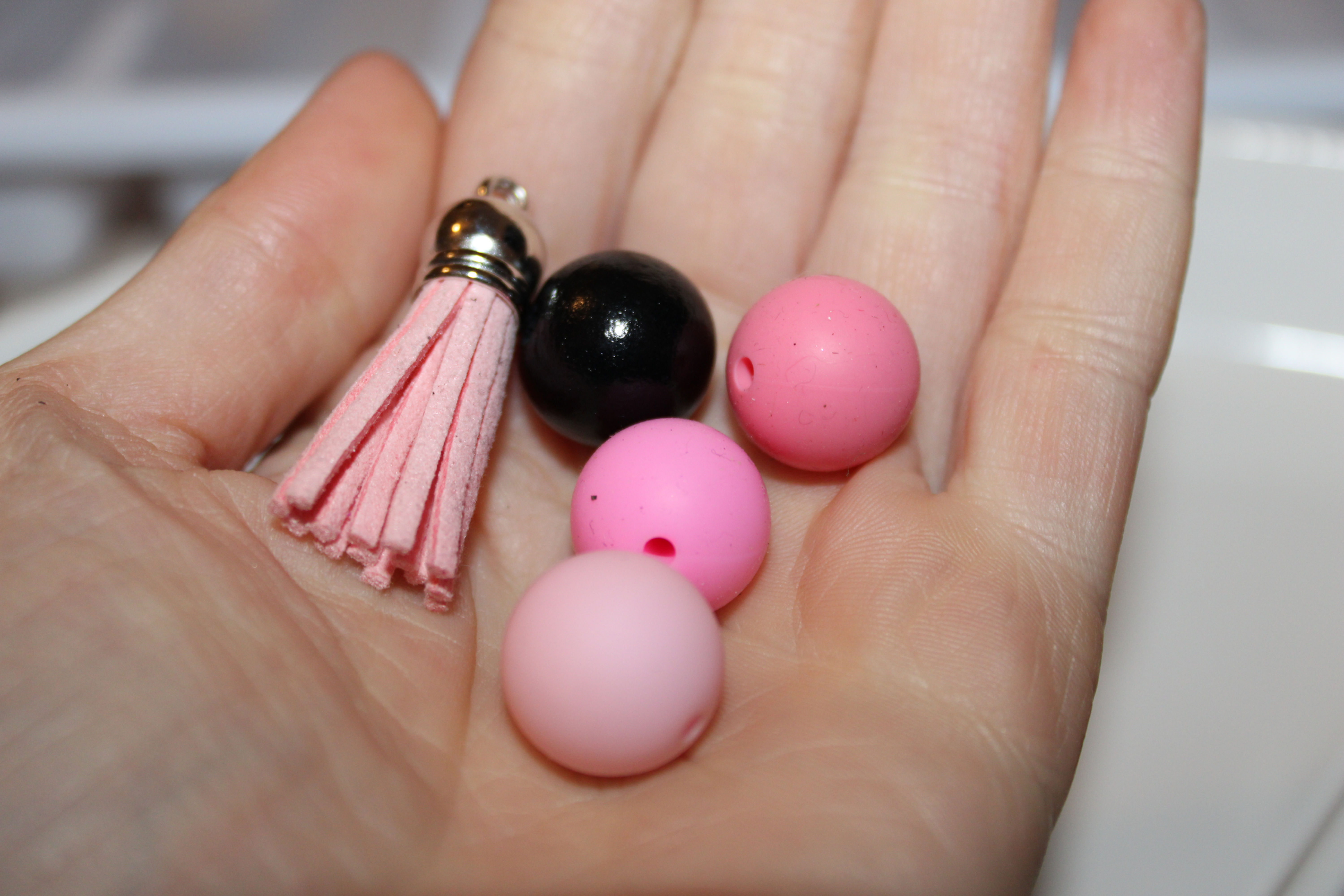 (5) Assorted Pink Beads and Tassel Kit Beaded Pen