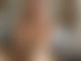 Femme préparant sa valise