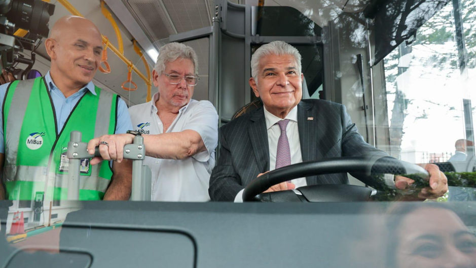 Licitados en el 2023, buses eléctricos comienzan a circular en Casco Viejo