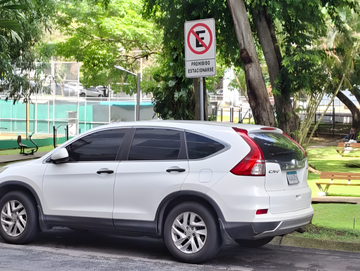 Autos que bloqueen aceras podrían ser removidos y recuperarlos costaría $100