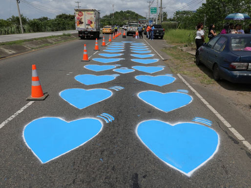 Corazones azules renuevan la memoria de las 24 víctimas de Las Garzas 