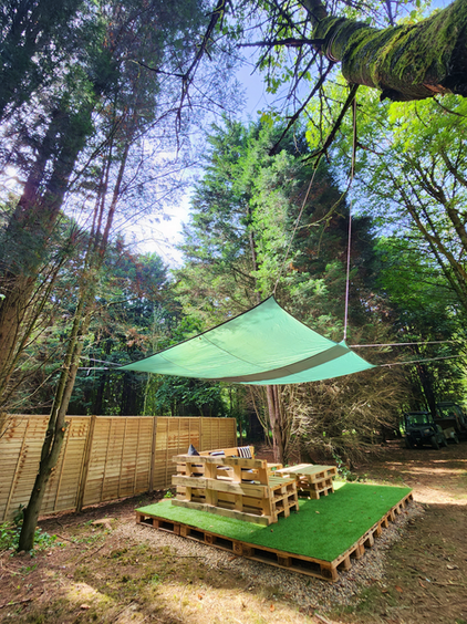 Ross & Friends Private Crate Escape Lounge