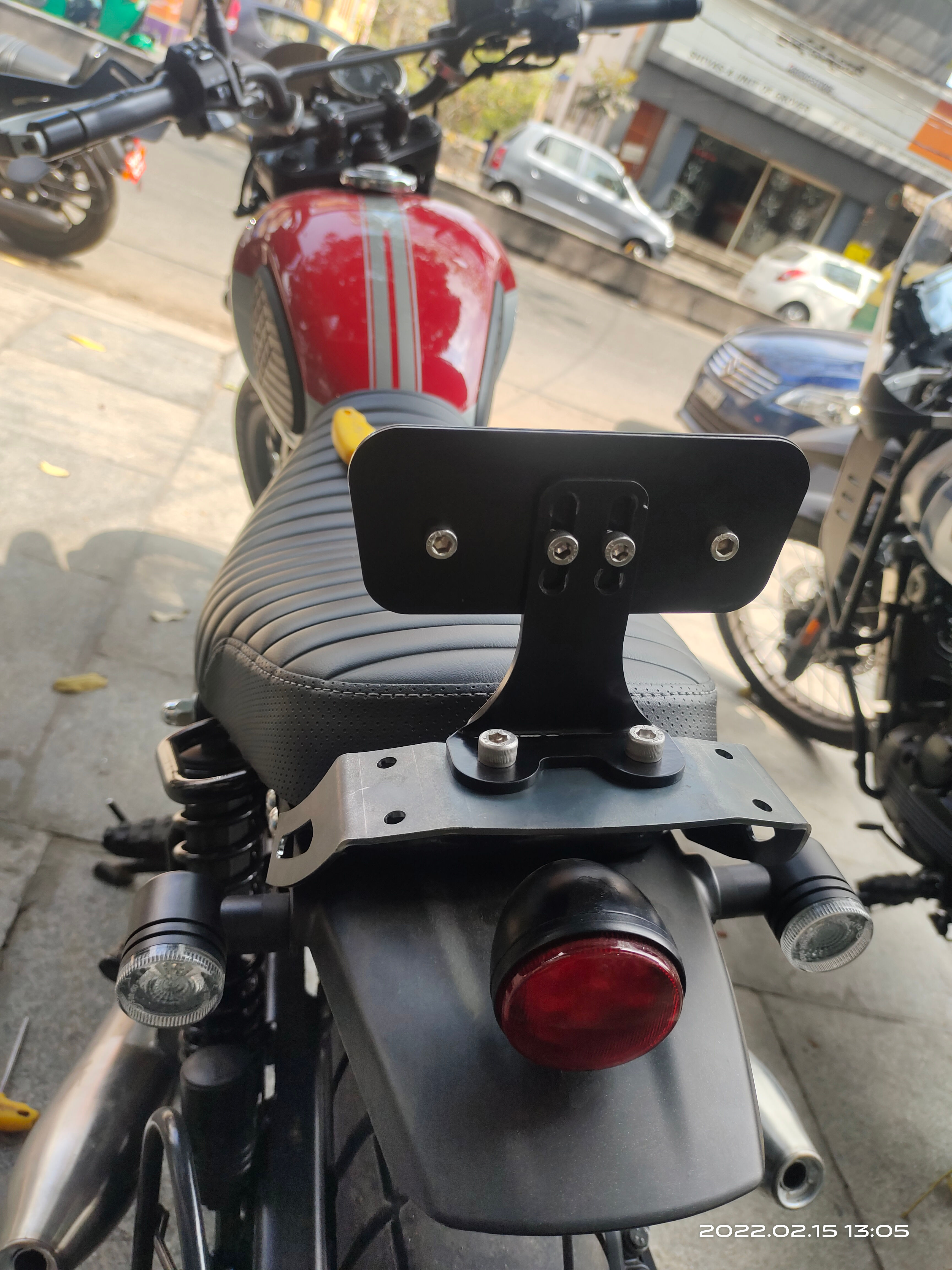 Hammer Head with Backrest - Yezdi Scrambler