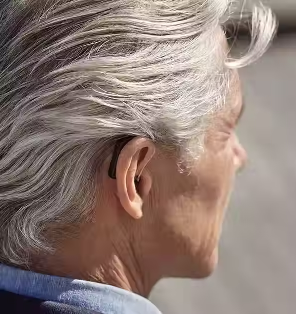 Widex_SmartRIC_man-side_1200x630