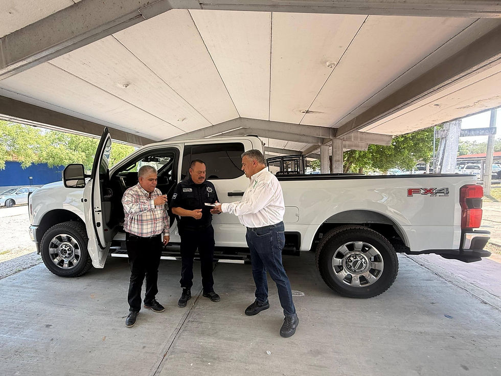 PRESIDENTE MUNICIPAL DAVID MEDINA ENTREGA DOS NUEVAS UNIDADES BLINDADAS PARA SEGUIR FORTALECIENDO LA SEGURIDAD EN CIUDAD VALLES