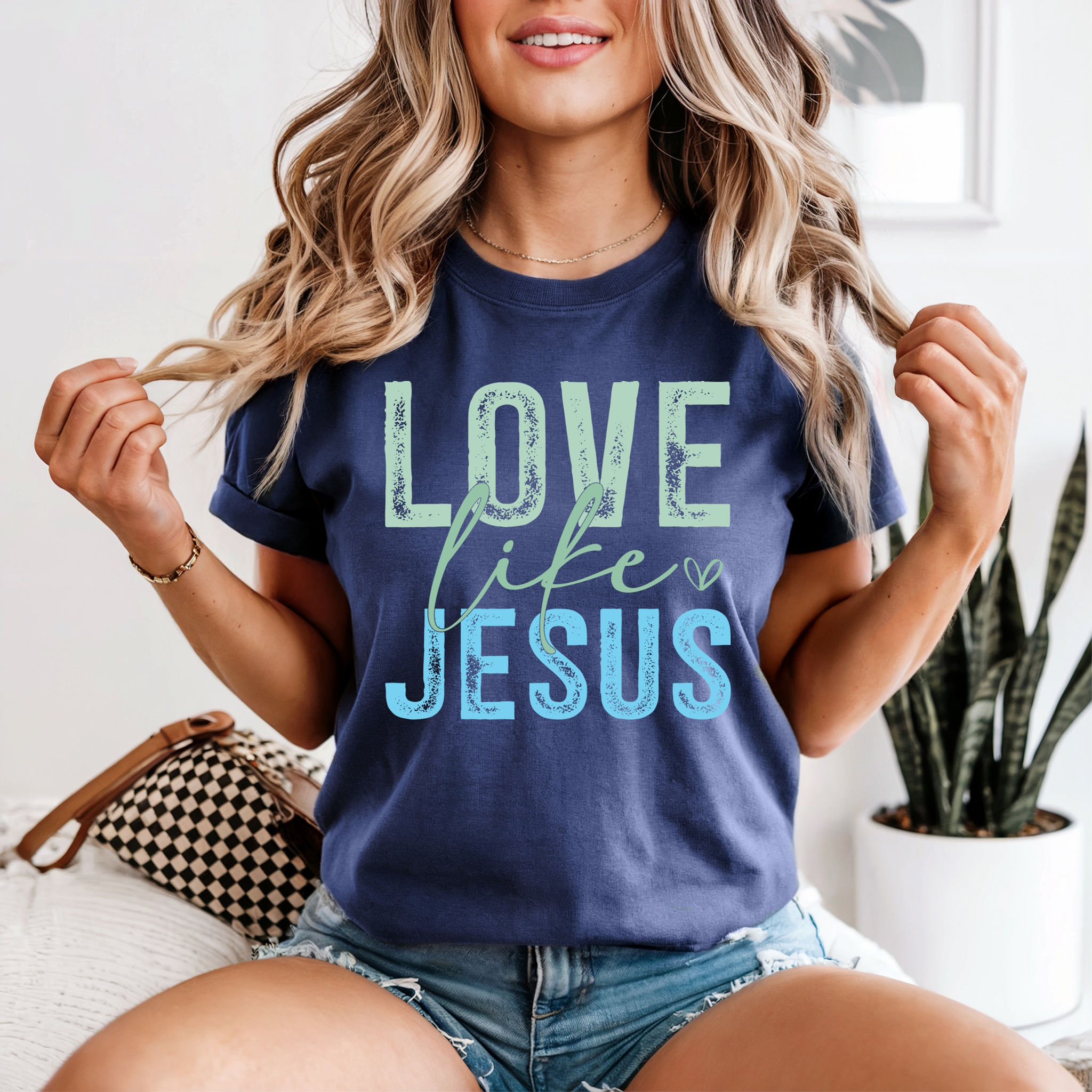 Love like jesus t-shirt navy