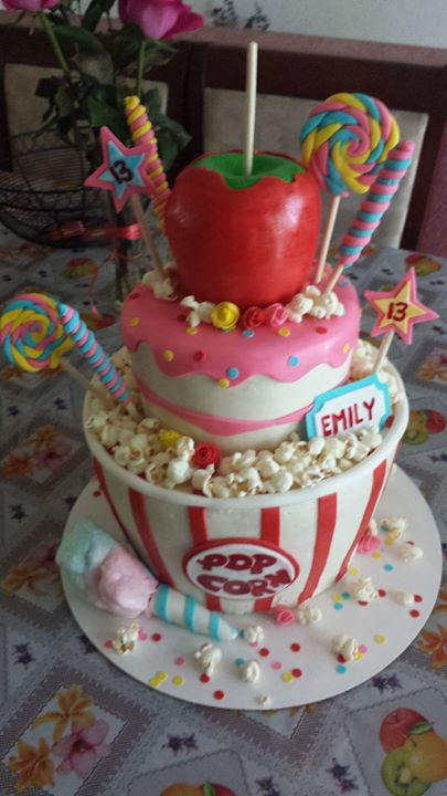 14
Vanilla and chocolate cakes
Rice Crispy treat and Fondant details
Vanilla but