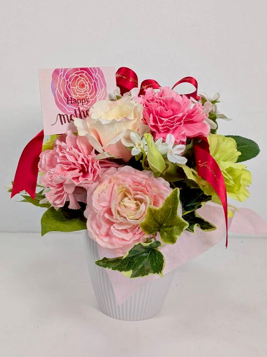 正面:全体のボリュームとエレガントさが伝わる写真