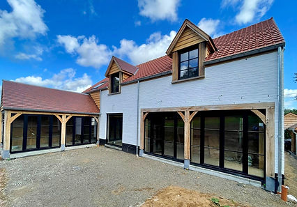 Villa 100% ossature chêne encore en cours de finition.jpg
