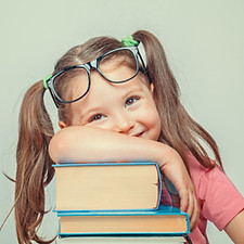 Enfant avec des livres