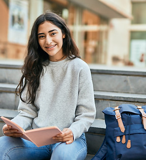 Studenten lezen buiten