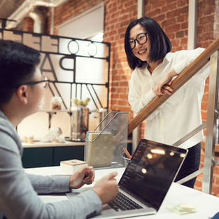 Custom vs. Shopify/WooCommerce: Choosing the Right E-Commerce Path