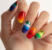 Modèle d'ongles arc-en-ciel