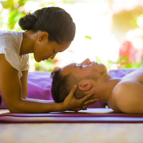 Homme recevant un massage