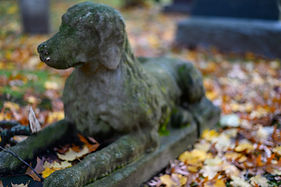 Haustier-Statue