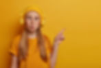 La fille en jaune