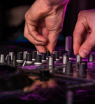 Soundboard board~~POS=HEADCOMP