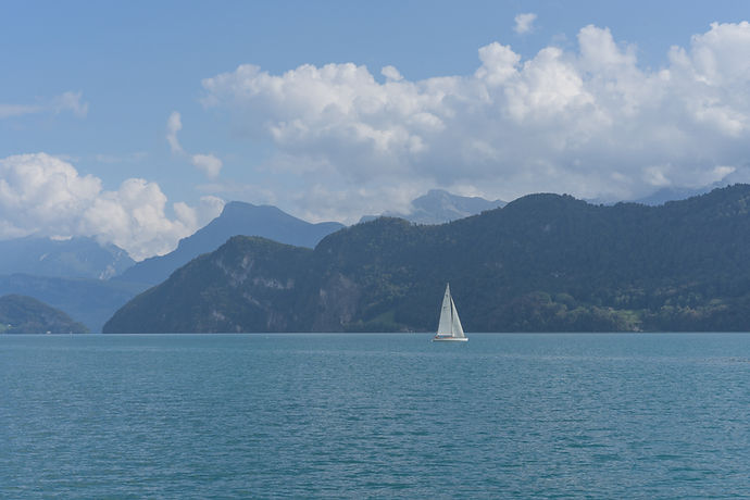 Voilier sur le lac