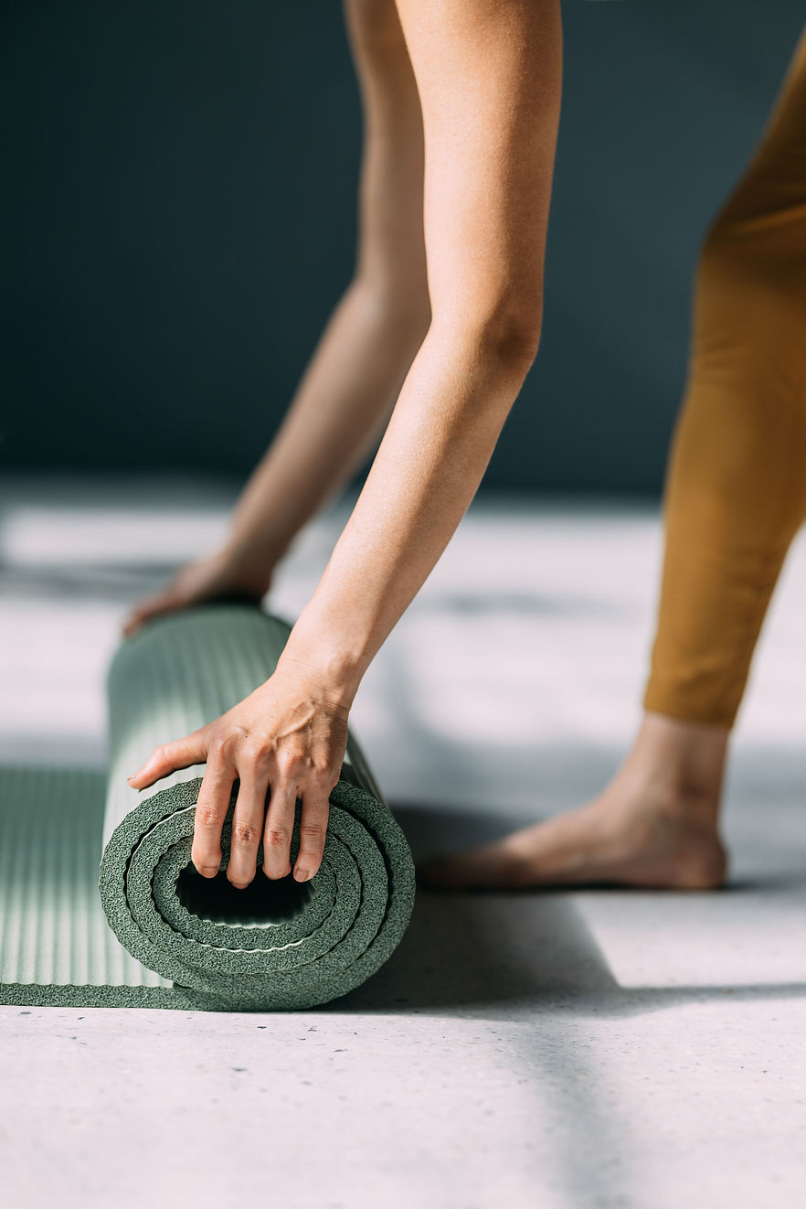 Enrouler le tapis de yoga