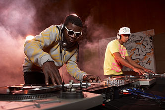 DJs Performing