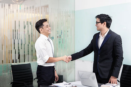 握手するビジネスマン