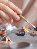 Mélange manuel des peintures couleurs natures choux rose bleue