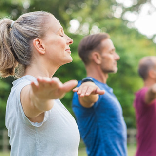 outdoors-yoga-class