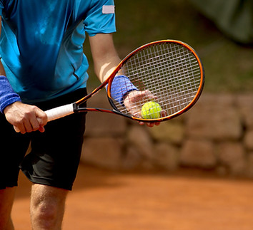 tennis elbow golfer elbow traitement kiné des tendinites et tendinopathies