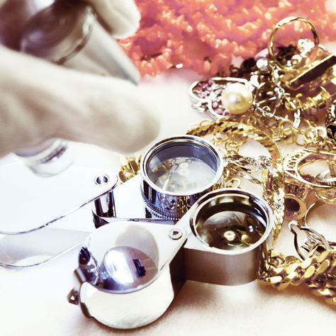 Estate Jewelry being appraised in Keller. Texas.