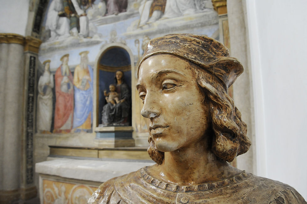 statue
