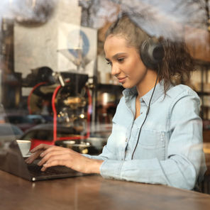 Mastering the New Normal: Managing Remote and Hybrid Work in HR and Business