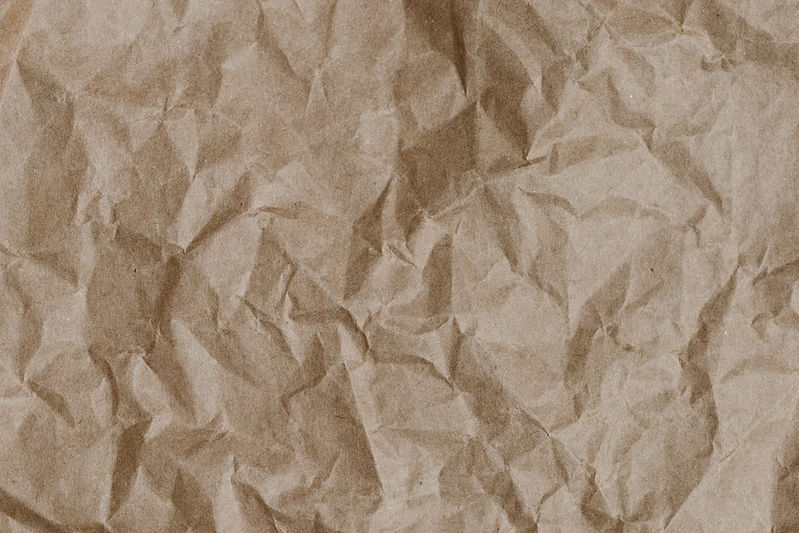 Papel marrón arrugado
