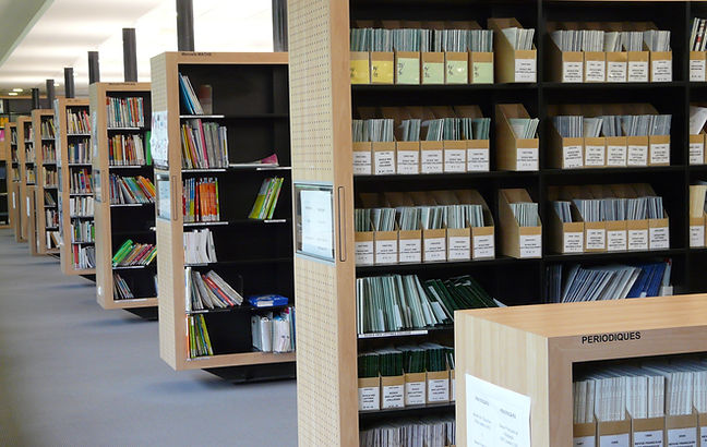 Étagères de bibliothèque