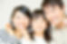 親子で歯磨きする笑顔の家族