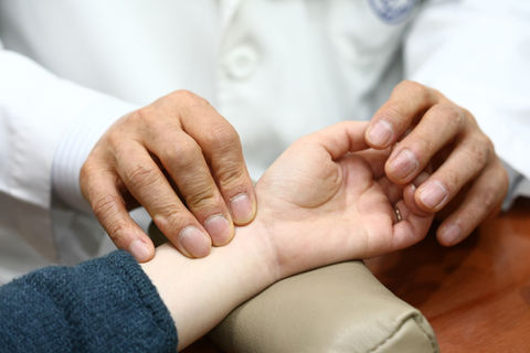 Zungen- & Pulsdiagnose